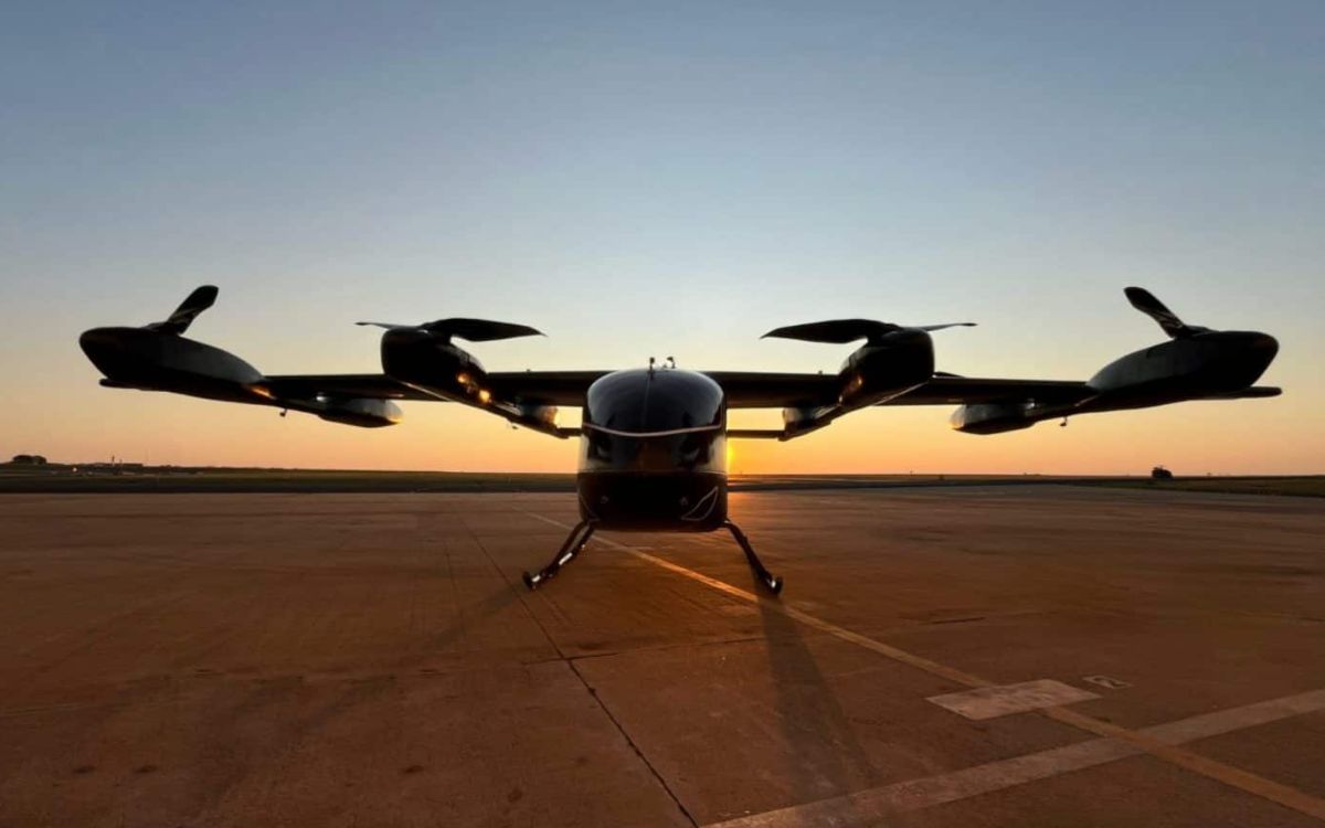 coche volador abrazar