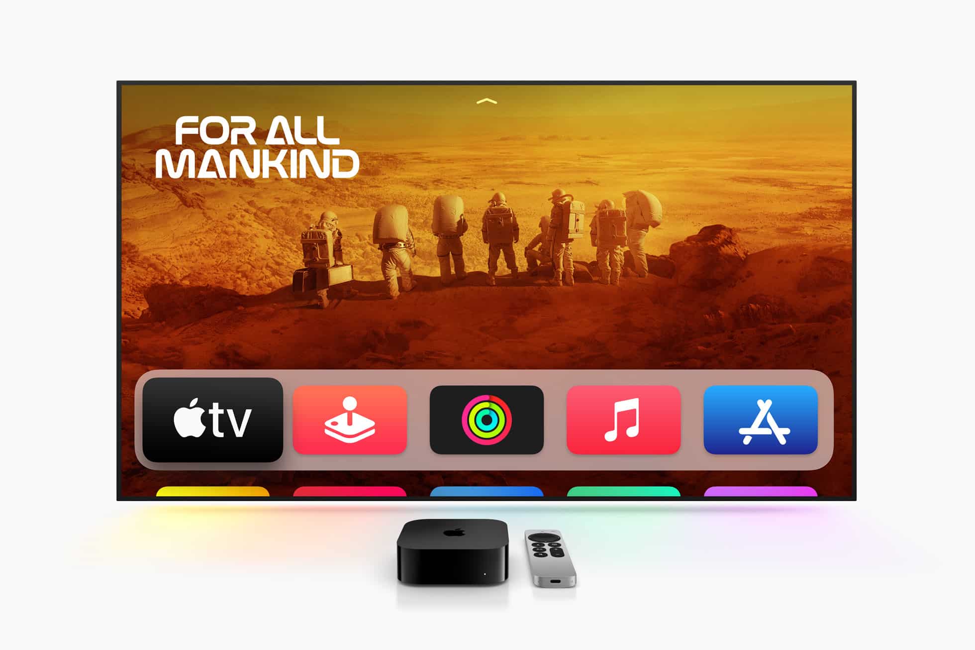 Nuevo Apple TV 4K con Siri Remote delante del televisor