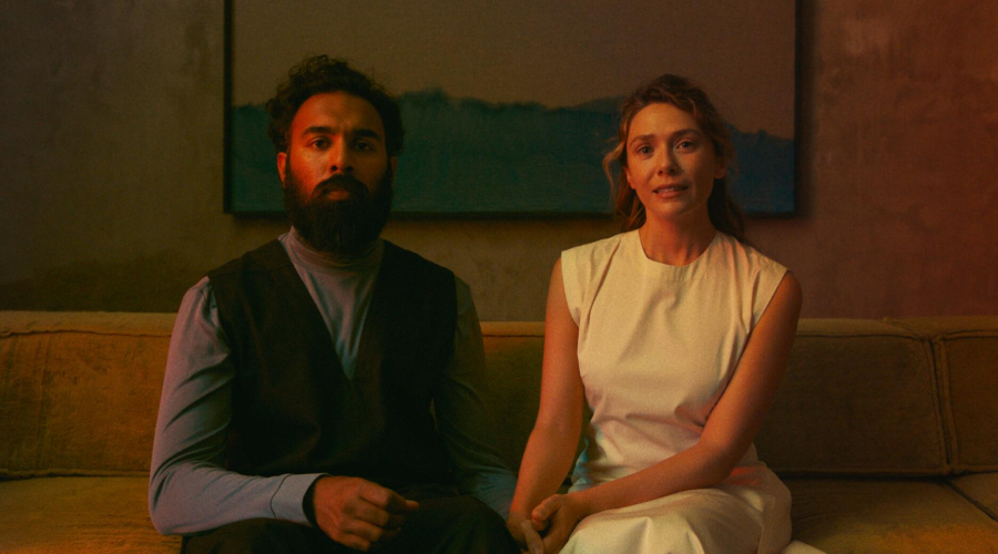 Elizabeth Olsen y Himesh Patel en la película la evaluación