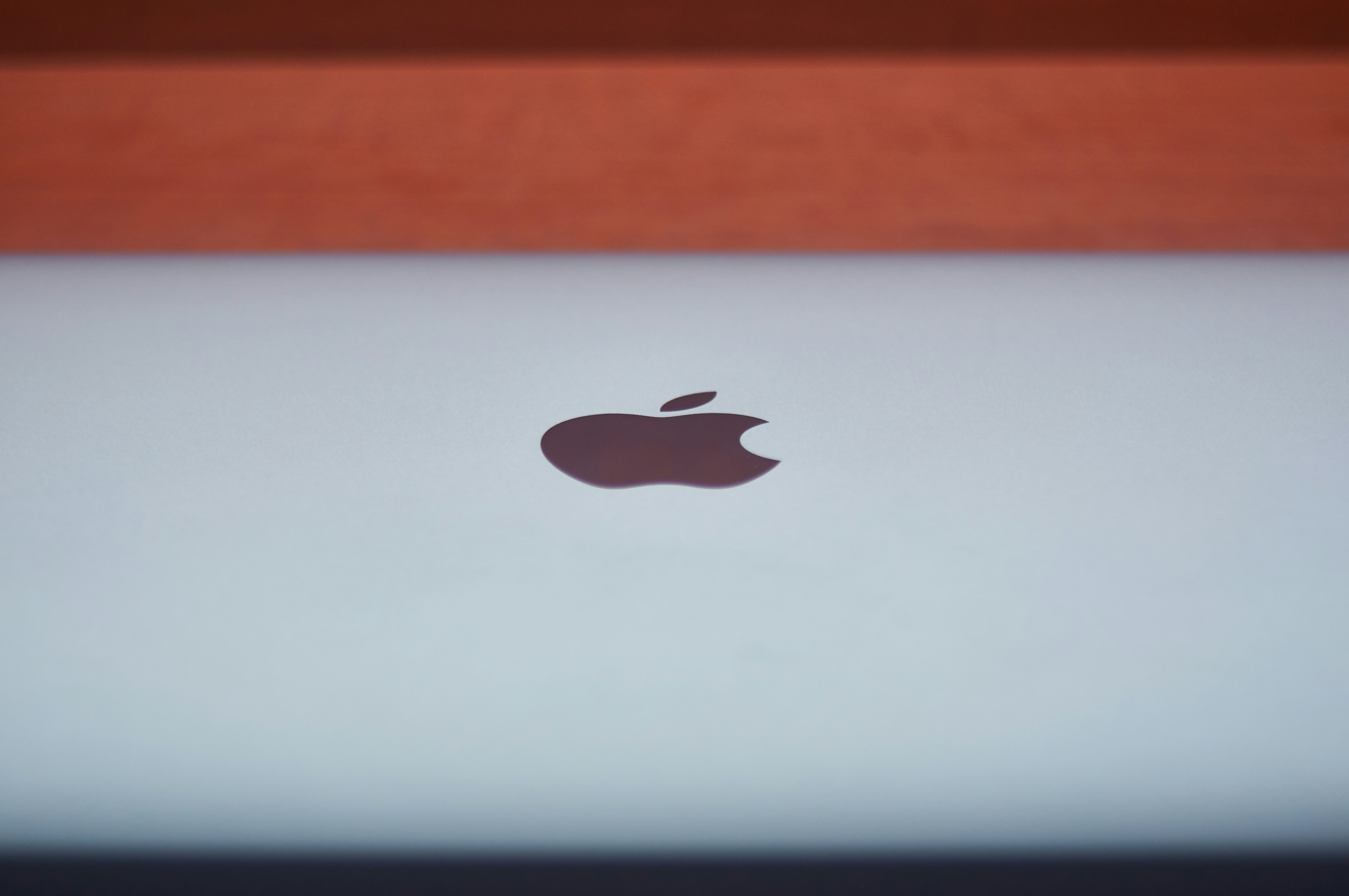 Logotipo de Apple en una Mac