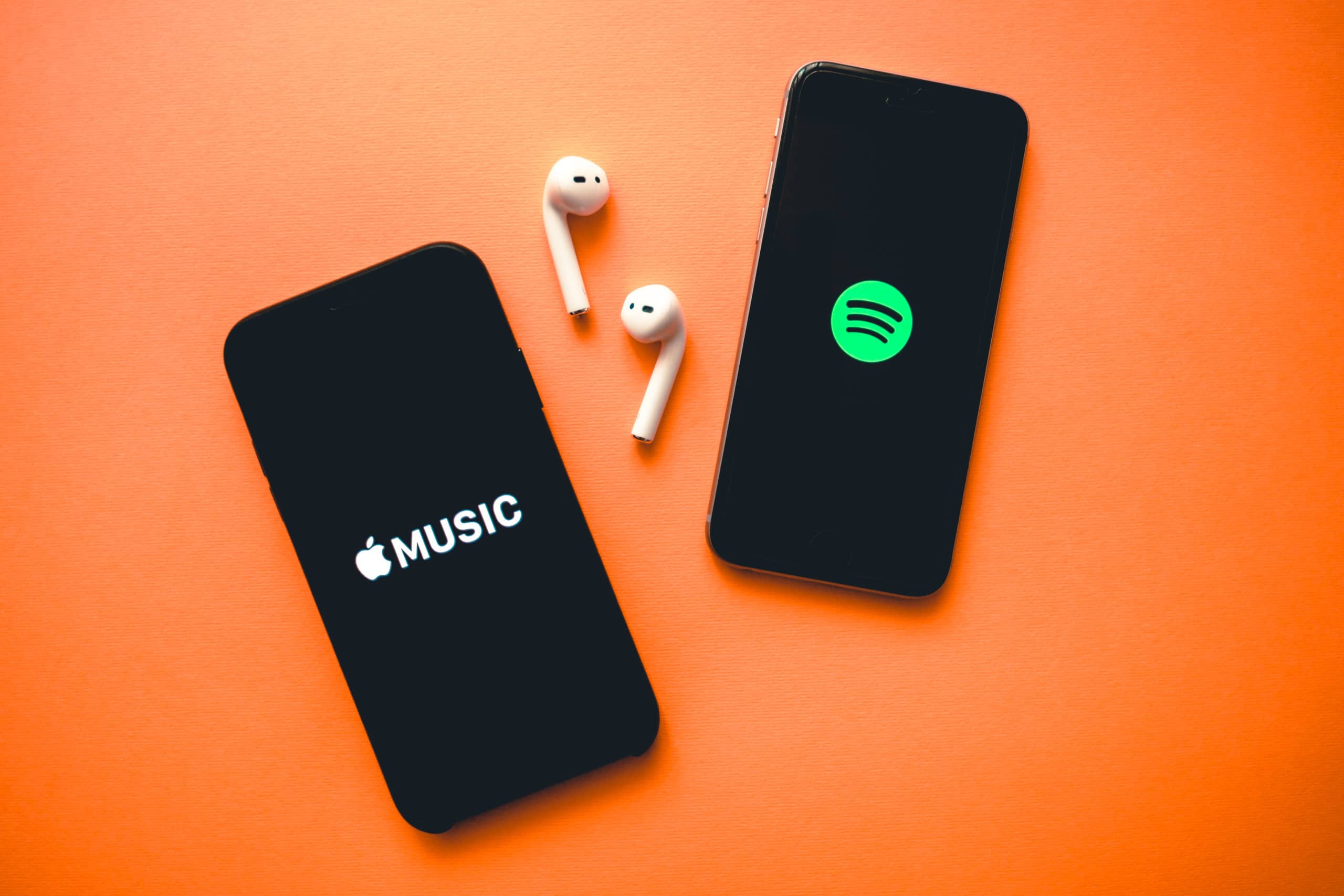 Apple Music, AirPods y Spotify