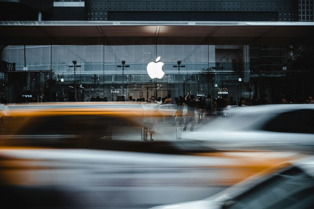 Apple comienza a pedir verificación de edad para descargar aplicaciones en Brasil
