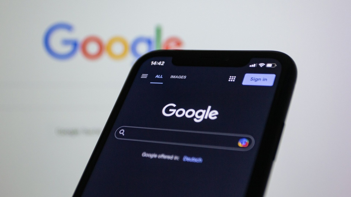 Google es acusado de reducir las visitas a su sitio web al reutilizar contenido en los resultados de IA