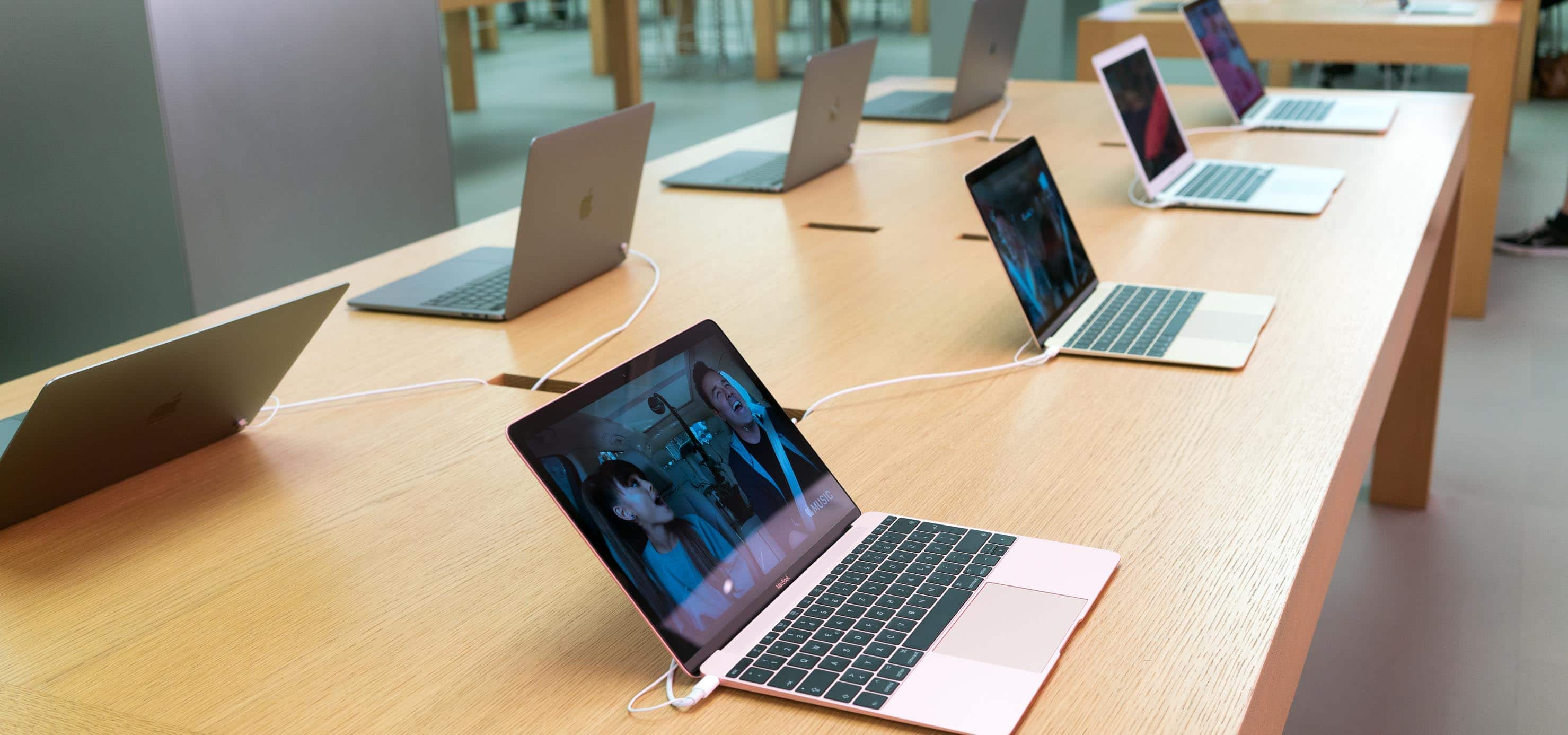 MacBooks en una tienda Apple en Alemania