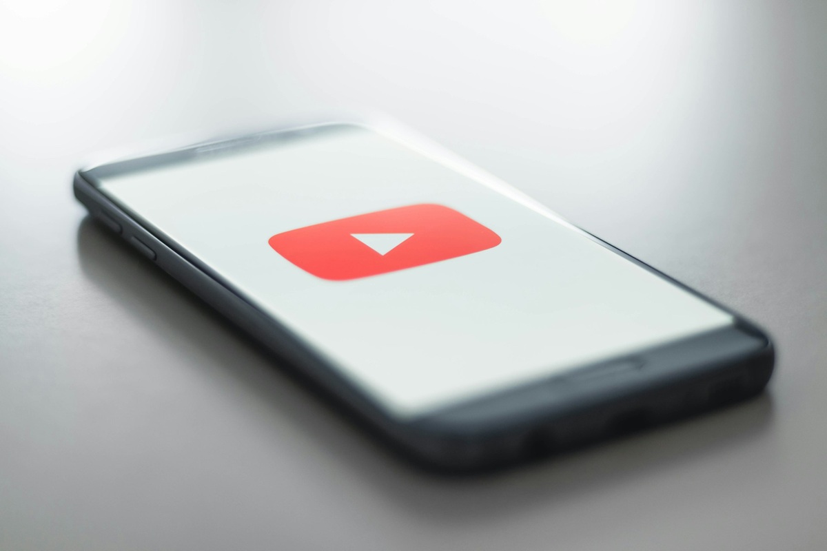 YouTube quiere que ayudes a identificar contenido incorrecto impulsado por IA