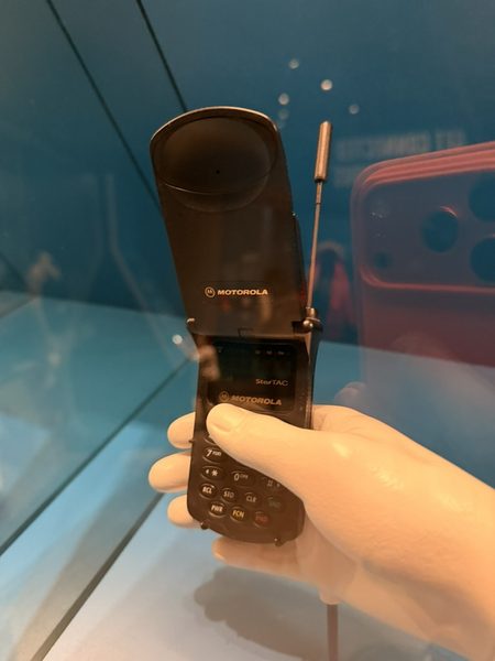 Motorola StarTAC expuesto en el museo