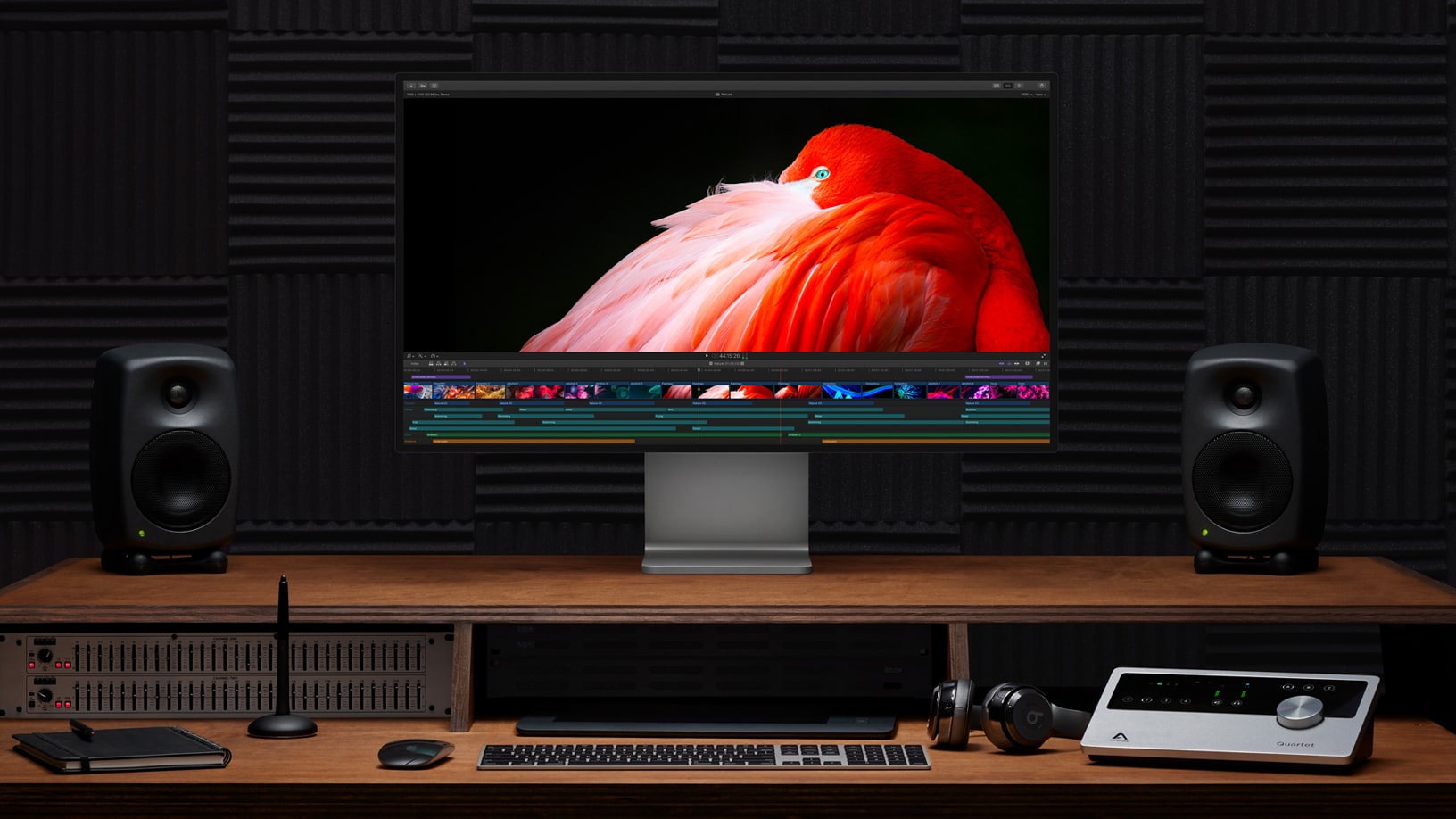Apple Pro Display XDR en un escritorio profesional