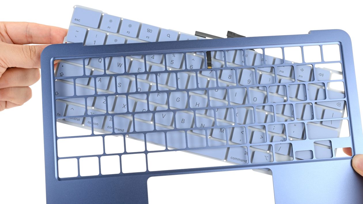 Desmontar la MacBook Neo