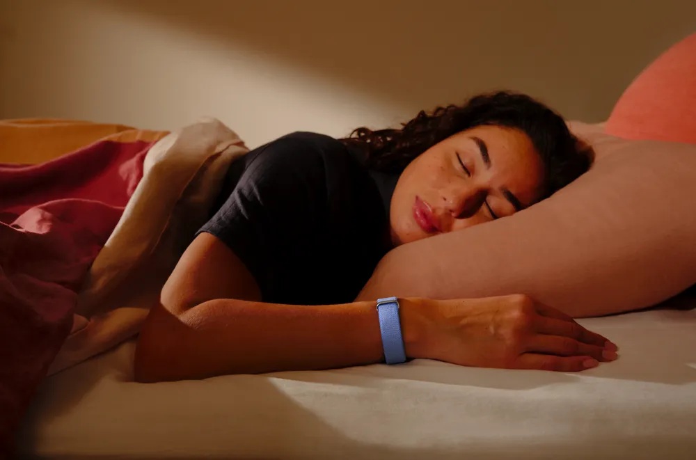 Google revela nueva aplicación de salud y banda de fitness Fitbit Air