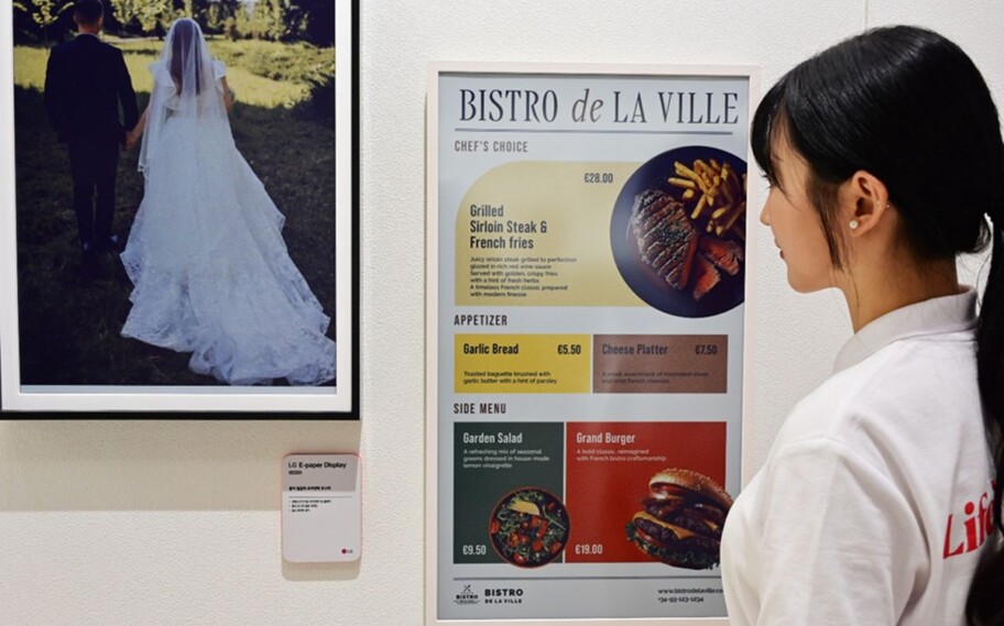 LG presenta una pantalla de papel electrónico de bajo consumo para reemplazar los carteles impresos en el comercio minorista