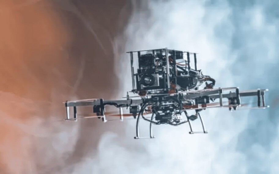 Un lanzador portátil alemán derriba drones con cadenas de acero de alta velocidad
