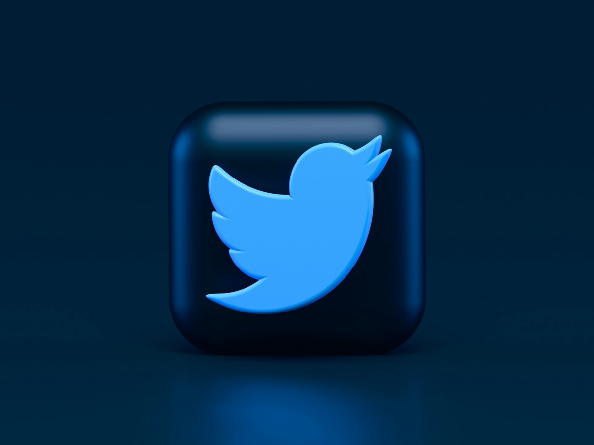 Disney intentó comprar la franquicia 007 y Twitter y consideró fusionarse con Apple, dice ex director ejecutivo
