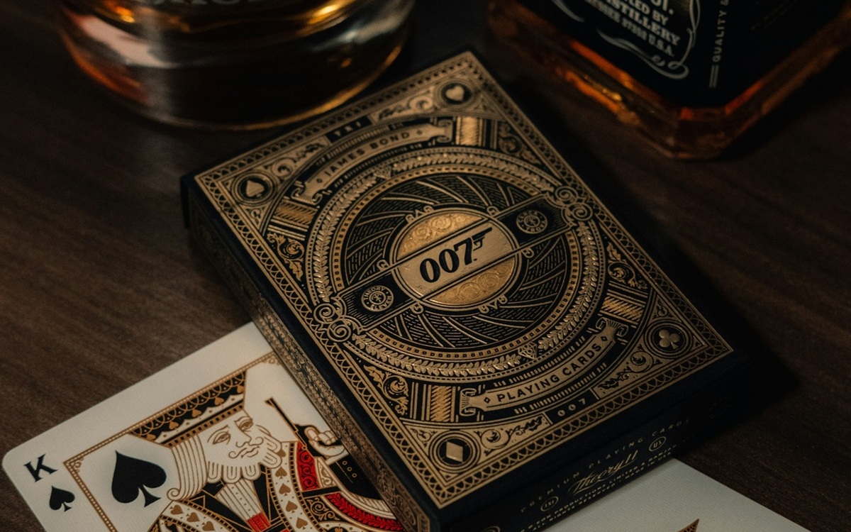Disney intentó comprar la franquicia 007 y Twitter y consideró fusionarse con Apple, dice ex director ejecutivo