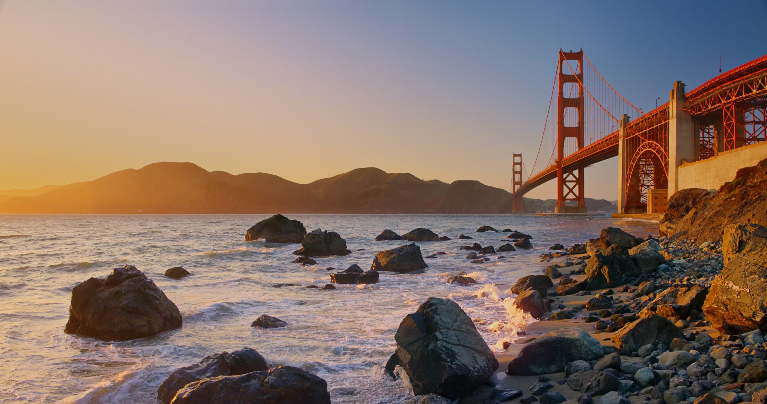 Fondo de pantalla oficial de macOS Golden Gate 27 (día)